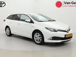 Wit Gebruikt 2015 Toyota Auris Touring Sports Executive Stationwagen | € 14.999 (Iets duurder)