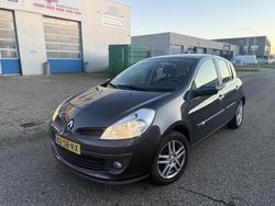 Grijs Gebruikt 2005 Renault Clio R.S. Hatchback | € 2.299 (Eerlijke prijs)
