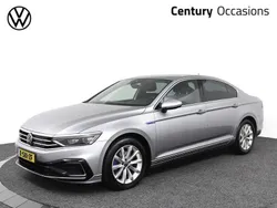Grijs, metallic lak Gebruikt 2021 VW Passat Business Sedan | € 25.900 (Goede deal)