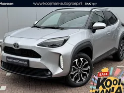 Grijs, metallic lak Gebruikt 2024 Toyota Yaris Cross Edition SUV | € 29.641 (Eerlijke prijs)