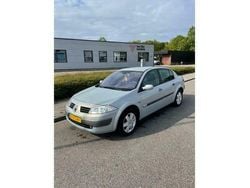 Grijs Gebruikt 2003 Renault Mégane II Dynamique Sedan | € 1.299 (Eerlijke prijs)