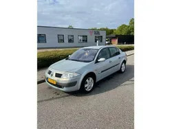 Grijs Gebruikt 2003 Renault Mégane II Dynamique Sedan | € 1.499 (Eerlijke prijs)