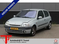 Grijs, metallic lak Gebruikt 2000 Renault Clio II Hatchback | € 750 (Eerlijke prijs)