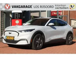 Wit, metallic lak Gebruikt 2021 Ford Mustang Mach-E SUV | € 23.990 (Eerlijke prijs)