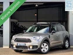 Grijs, metallic lak Gebruikt 2017 Mini Cooper Countryman Pepper SUV | € 16.500 (Eerlijke prijs)