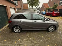 Grijs Gebruikt 2016 Mercedes B180 Ambition MPV | € 12.500 (Goede deal)
