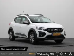 Wit Gebruikt 2023 Dacia Sandero Expression Hatchback | € 17.445 (Eerlijke prijs)