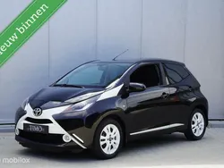 Zwart Gebruikt 2015 Toyota Aygo X-play Hatchback | € 10.950 (Eerlijke prijs)