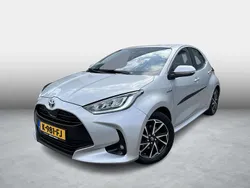 Grijs Gebruikt 2020 Toyota Yaris Hybrid Hatchback | € 18.999 (Eerlijke prijs)