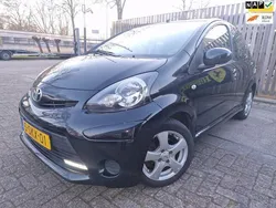 Zwart Gebruikt 2013 Toyota Aygo Hatchback | € 3.399 (Eerlijke prijs)