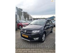 Zwart Gebruikt 2013 Dacia Sandero Lauréate Hatchback | € 3.750