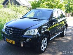 Zwart Gebruikt 2007 Mercedes 280 AMG SUV | € 6.599 (Eerlijke prijs)