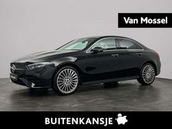 Zwart Gebruikt 2023 Mercedes A250 AMG line Sedan | € 36.945 (Eerlijke prijs)