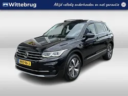 Zwart, metallic lak Gebruikt 2022 VW Tiguan Elegance SUV | € 34.950 (Eerlijke prijs)