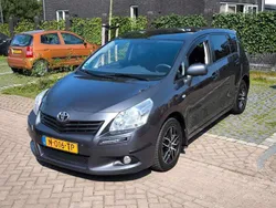 Grijs Gebruikt 2011 Toyota Verso MPV | € 6.995 (Eerlijke prijs)