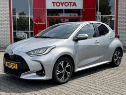 Grijs Gebruikt 2024 Toyota Yaris Hybrid Hatchback | € 23.640 (Eerlijke prijs)
