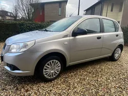 Grijs Gebruikt 2009 Chevrolet Aveo Hatchback | € 1.775 (Eerlijke prijs)