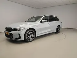 Grijs Gebruikt 2024 BMW 330 M Sport Stationwagen | € 42.900 (Goede deal)