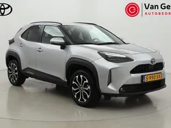 Grijs Gebruikt 2023 Toyota Yaris Cross SUV | € 26.999 (Eerlijke prijs)