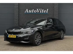 Zwart, metallic lak Gebruikt 2021 BMW 320 M Sport Stationwagen | € 31.445 (Goede deal)