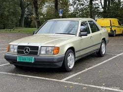 Groen Gebruikt 1984 Mercedes E230 Sedan | € 4.950