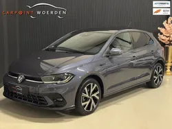 Grijs, metallic lak Gebruikt 2023 VW Polo R-line Hatchback | € 26.990 (Iets duurder)