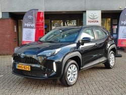 Zwart Gebruikt 2024 Toyota Yaris Cross SUV | € 27.900 (Eerlijke prijs)