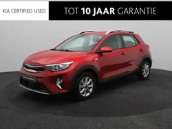 Rood, metallic lak Gebruikt 2021 Kia Stonic SUV | € 18.440 (Eerlijke prijs)