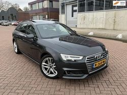 Grijs (metallic) Gebruikt 2017 Audi A4 Sport Stationwagen | € 19.950 (Iets duurder)