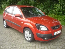 Oranje, metallic lak Gebruikt 2008 Kia Rio Hatchback | € 1.250 (Super prijs)