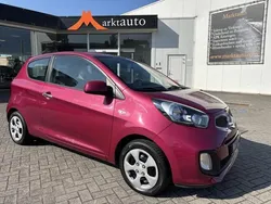 Paars, metallic lak Gebruikt 2015 Kia Picanto Hatchback | € 7.440 (Eerlijke prijs)