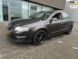 Bruin Gebruikt 2006 VW Passat Sportline Sedan | € 1.749 (Eerlijke prijs)