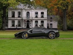 Zwart Gebruikt 2023 Ferrari 296 Coupé | € 264.500 (Eerlijke prijs)