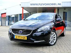 Zwart Gebruikt 2014 Volvo V40 Momentum Stationwagen | € 11.450 (Eerlijke prijs)