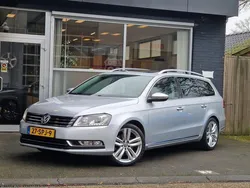 Grijs, metallic lak Gebruikt 2011 VW Passat Highline Stationwagen | € 10.995 (Duur)