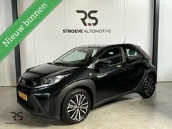 Zwart Gebruikt 2022 Toyota Aygo Play Hatchback | € 17.950 (Eerlijke prijs)