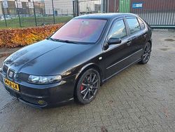 Zwart Gebruikt 2003 Seat Leon Hatchback | € 2.550 (Goede deal)