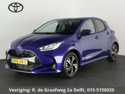 Blauw, metallic lak Gebruikt 2025 Toyota Yaris Hybrid Luxury Hatchback | € 27.800 (Iets duurder)