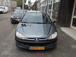Grijs Gebruikt 2006 Peugeot 206 Hatchback | € 1.995 (Eerlijke prijs)