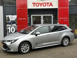 Grijs, metallic lak Gebruikt 2024 Toyota Corolla Active Stationwagen | € 26.900 (Eerlijke prijs)
