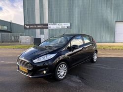 Zwart (metallic) Gebruikt 2015 Ford Fiesta Style Hatchback | € 5.950 (Eerlijke prijs)