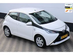 Wit Gebruikt 2017 Toyota Aygo X-pure Hatchback | € 7.745 (Super prijs)