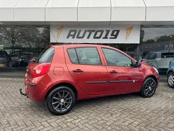 Rood Gebruikt 2007 Renault Clio II Expression Hatchback | € 1.919 (Eerlijke prijs)