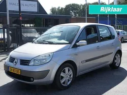Grijs Gebruikt 2005 Renault Scénic II Luxe MPV | € 1.450 (Eerlijke prijs)
