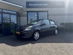 Grijs metallic Gebruikt 2005 Renault Clio II Hatchback | € 2.750 (Duur)