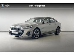 Oxidgrau ii metallic (licht beige metallic) Gebruikt 2024 BMW 520 Comfort Edition Sedan | € 54.900 (Super prijs)