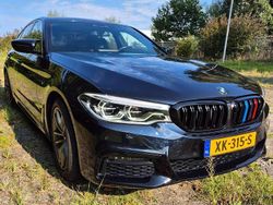 Zwart Gebruikt 2019 BMW 520 M Sport Sedan | € 27.500 (Eerlijke prijs)