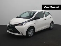 Wit Gebruikt 2017 Toyota Aygo Hatchback | € 9.245 (Eerlijke prijs)