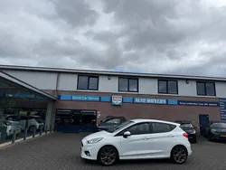 Wit Gebruikt 2018 Ford Fiesta ST-Line Hatchback | € 10.450 (Eerlijke prijs)