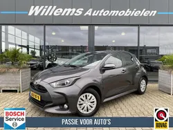 Grijs Gebruikt 2021 Toyota Yaris Hybrid Business Edition Hatchback | € 18.500 (Goede deal)